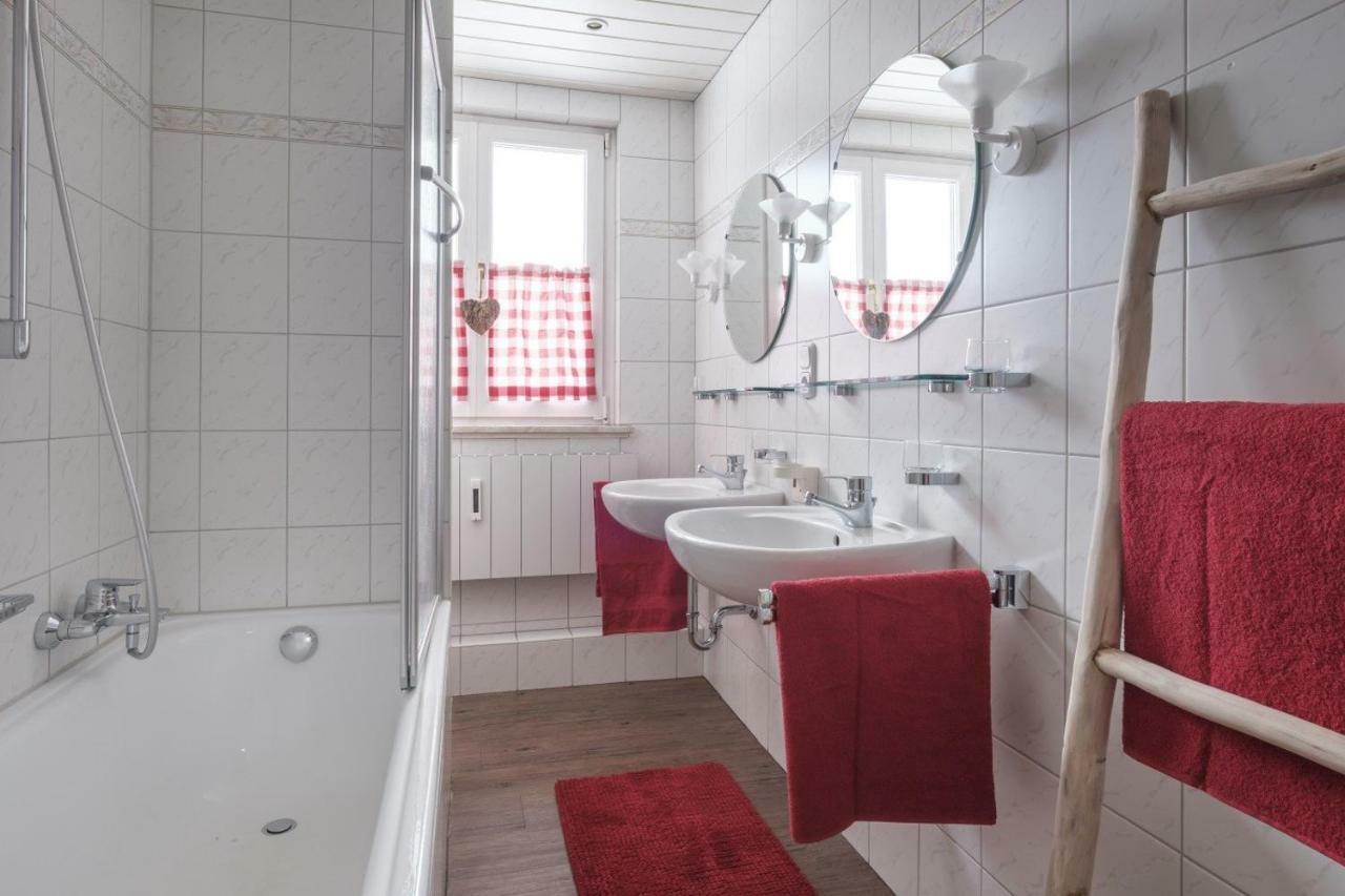 Ferienwohnungen Dorfhaus Оберстдорф Екстериор снимка